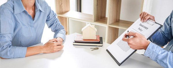 Courtier immobilier : rôle et avantages dans un projet immobilier